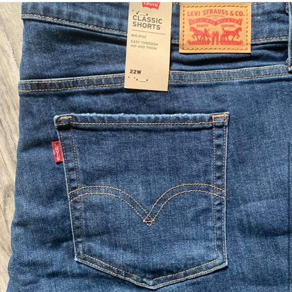 BRAND NEW LEVIS SHORTS - Picture 4 of 4